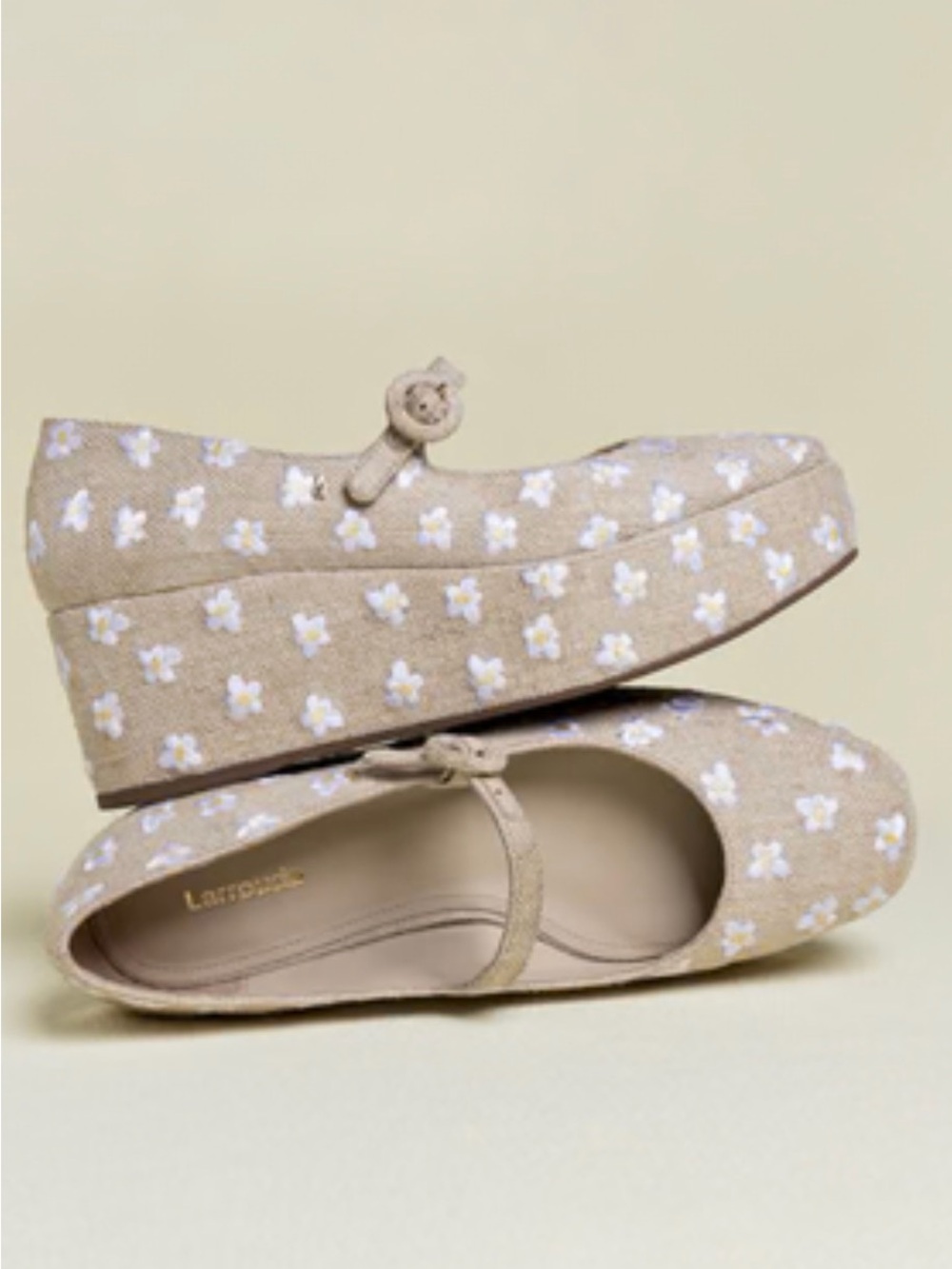 NWOT Larroude Daisy Platform Mary Jane’s